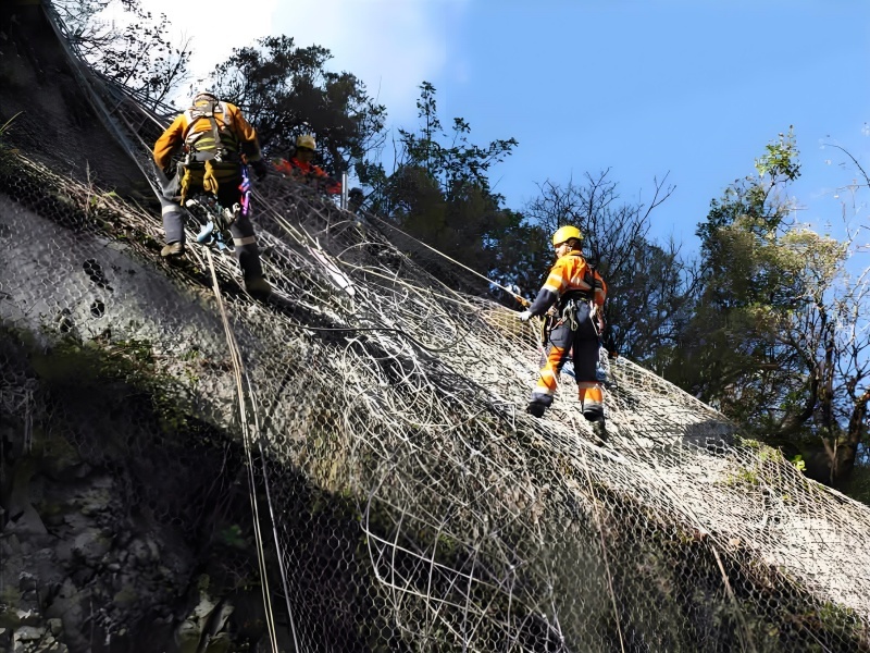 主动边坡防护网